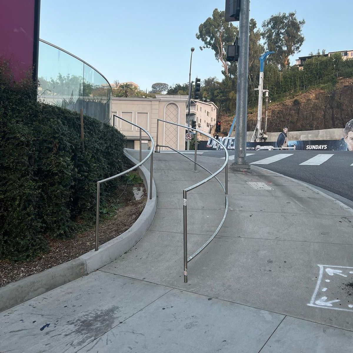 Image for skate spot Kith Curve Down Rail