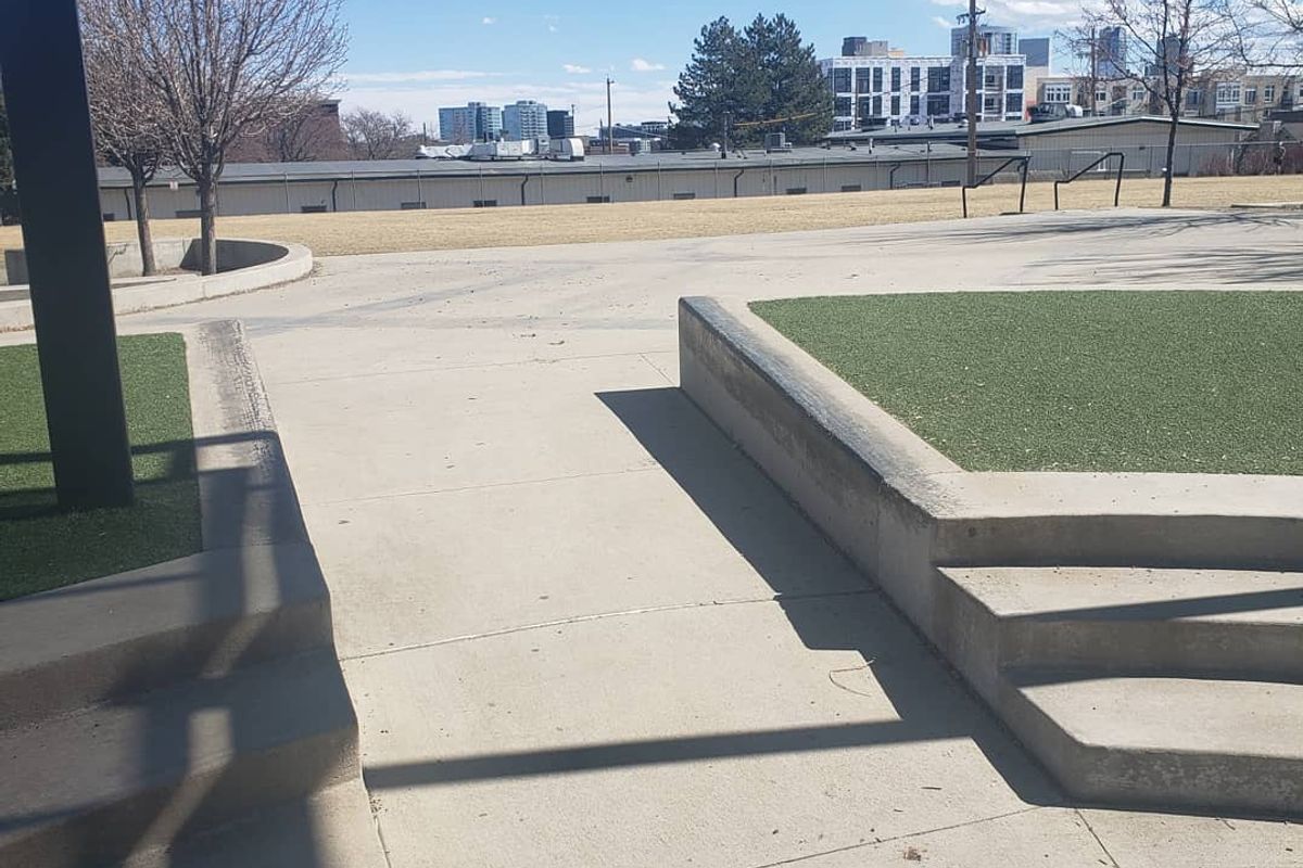 Image for skate spot Valdez Elementary Fake Planter Ledges