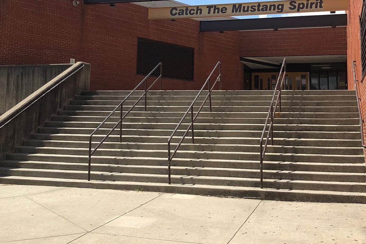 Image for skate spot Meade High School 16 Stair Rails