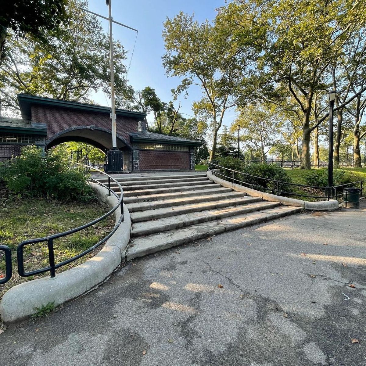 Image for skate spot Grover Cleveland Playground - Curved 9 Stair Rail