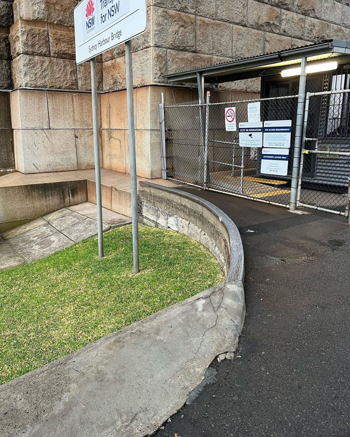 Image for skate spot Sydney Harbour Bridge - Curve Ledge To Bank