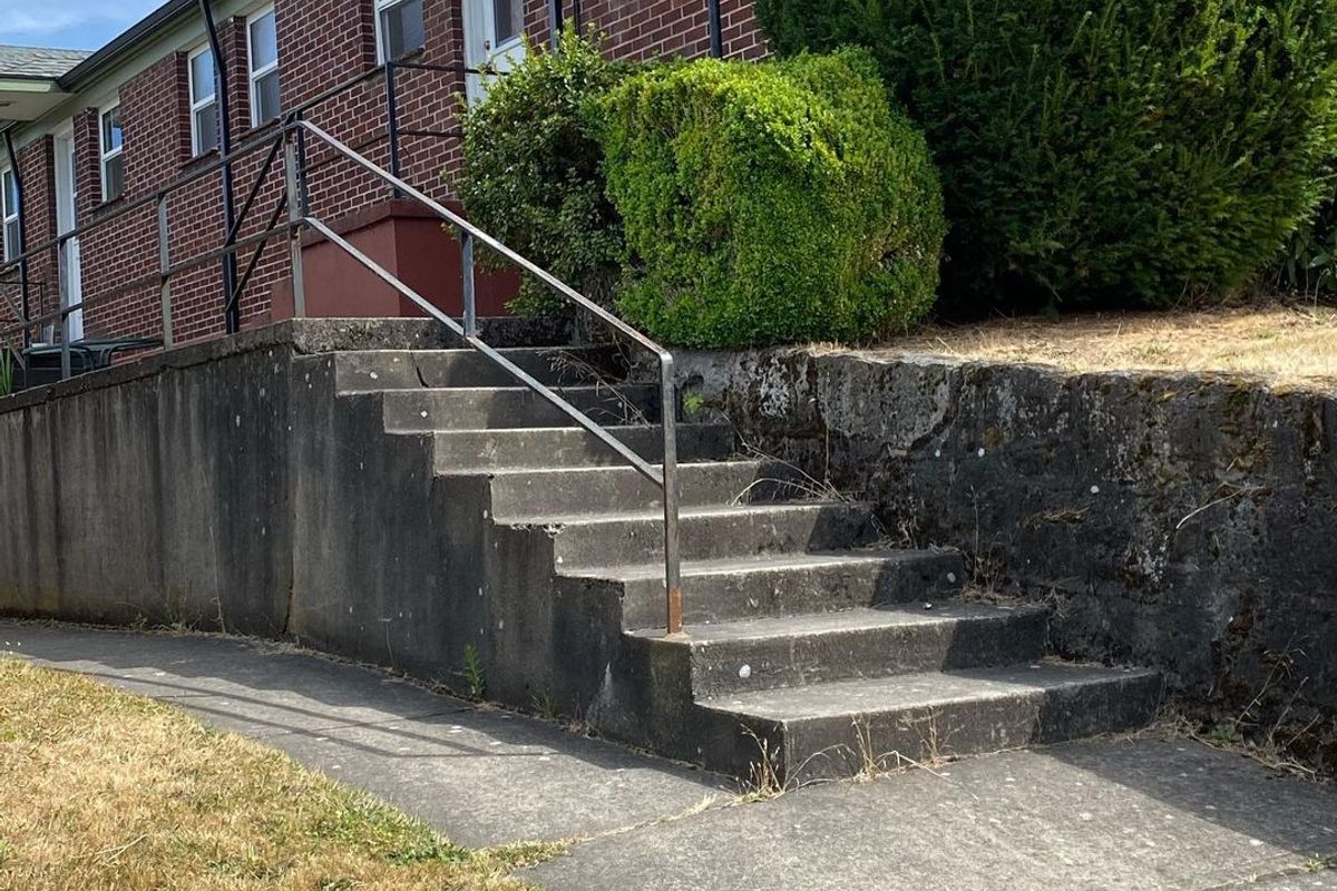 Image for skate spot 52nd Ave 9 Stair Rail