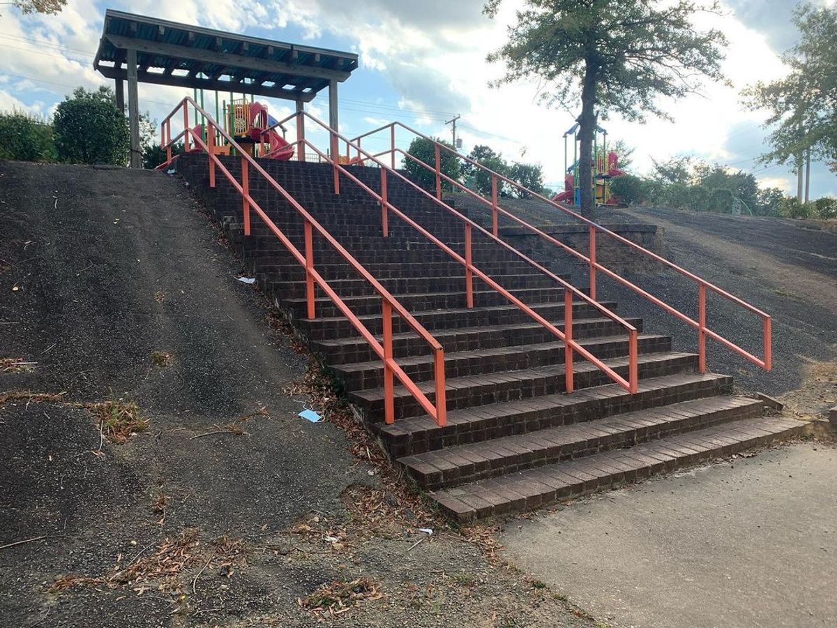 Image for skate spot Mcdermott Elementary School - 20 Stair Rail / Bank