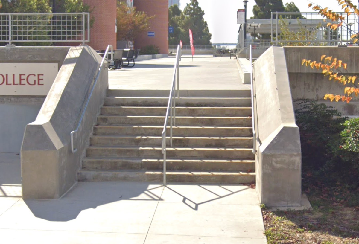 Image for skate spot SDCC - 9 Stair Rail