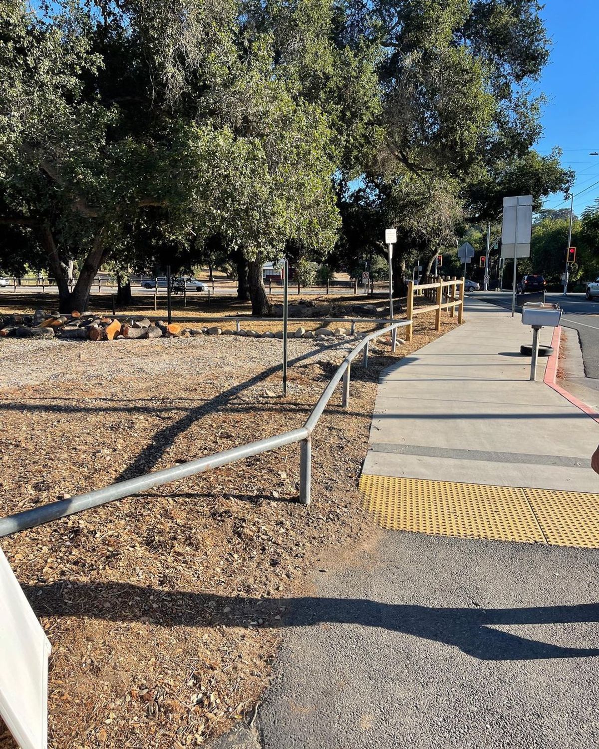 Image for skate spot Mira Monte Elementary School - Pop Out Flat Rail