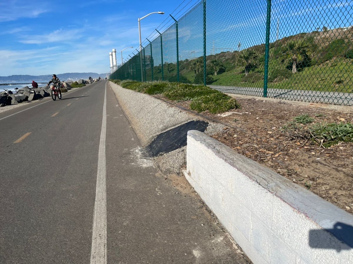 Image for skate spot The Strand - Ledge to Bank