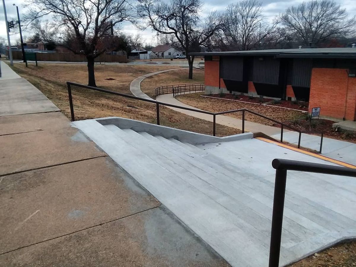 Image for skate spot Sycamore Recreation Center - 7 Flat 7 Double Set Rail