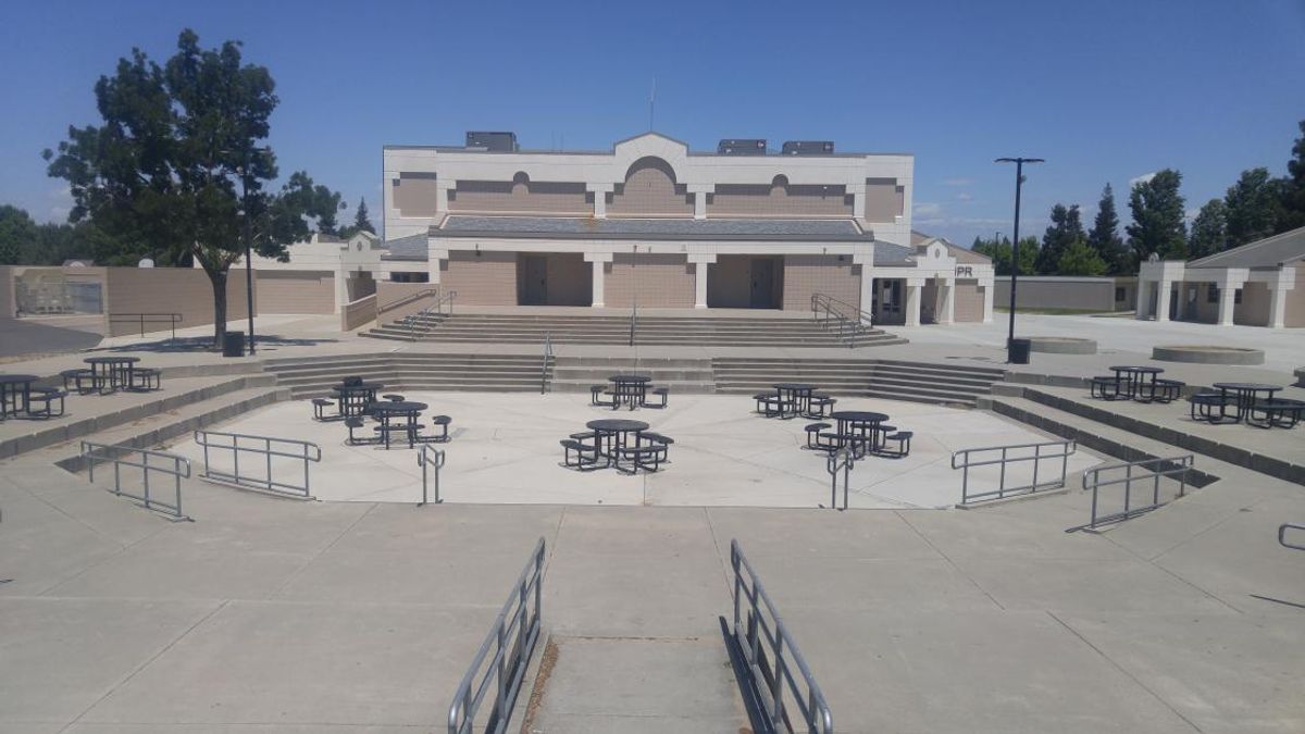 Image for skate spot Elizabeth Ustach Middle School - Courtyard