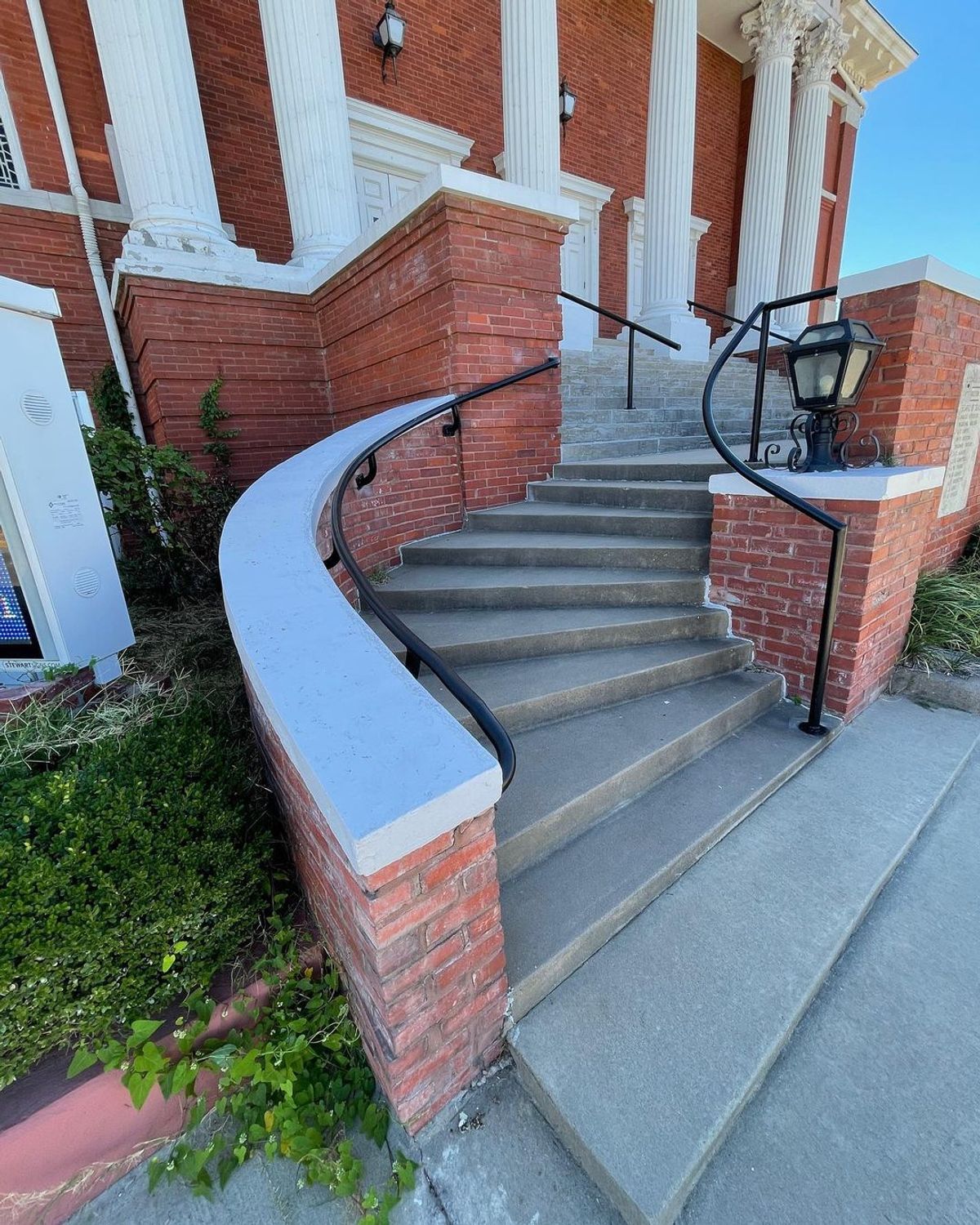 Image for skate spot First Baptist Curved Hubbas