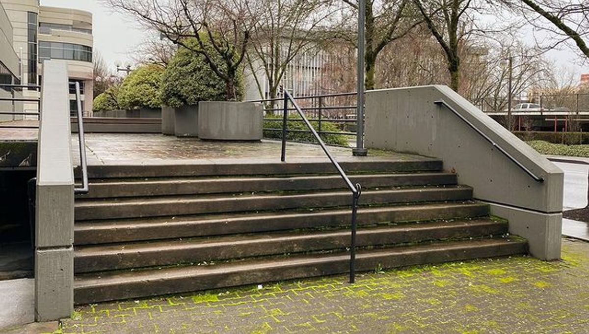 Image for skate spot Graduate Eugene 6 Stair Hubbas