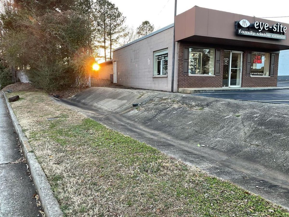 Image for skate spot Nelson Brogdon Boulevard - Bump To Gap