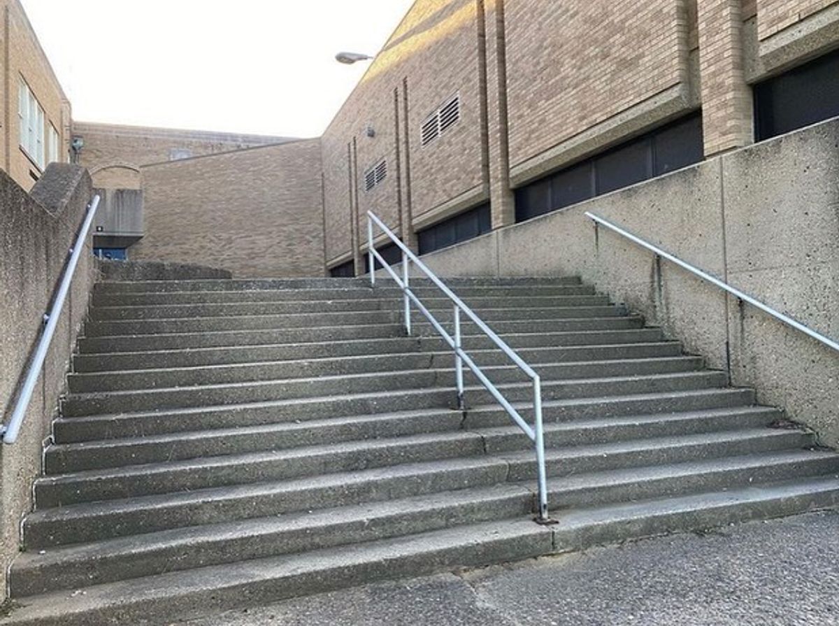 Image for skate spot Olmsted Academy North - 14 Stair Rail