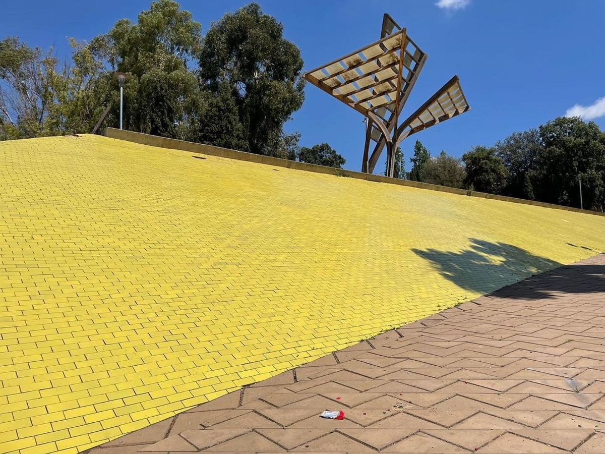 Image for skate spot Parc Central de Nou Barris - Yellow Bank