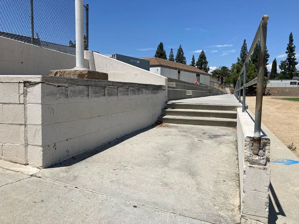 Image for skate spot Bernardo Yorba Middle School - 3 Stair Out Ledge