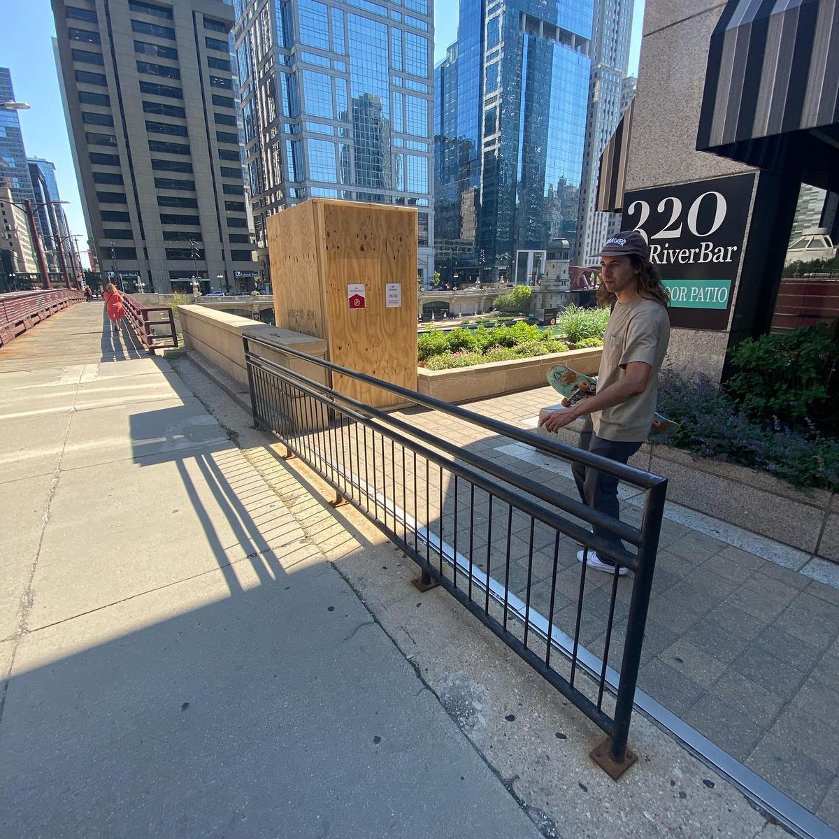 Image for skate spot North Dearborn St - Ledge To Out Rail