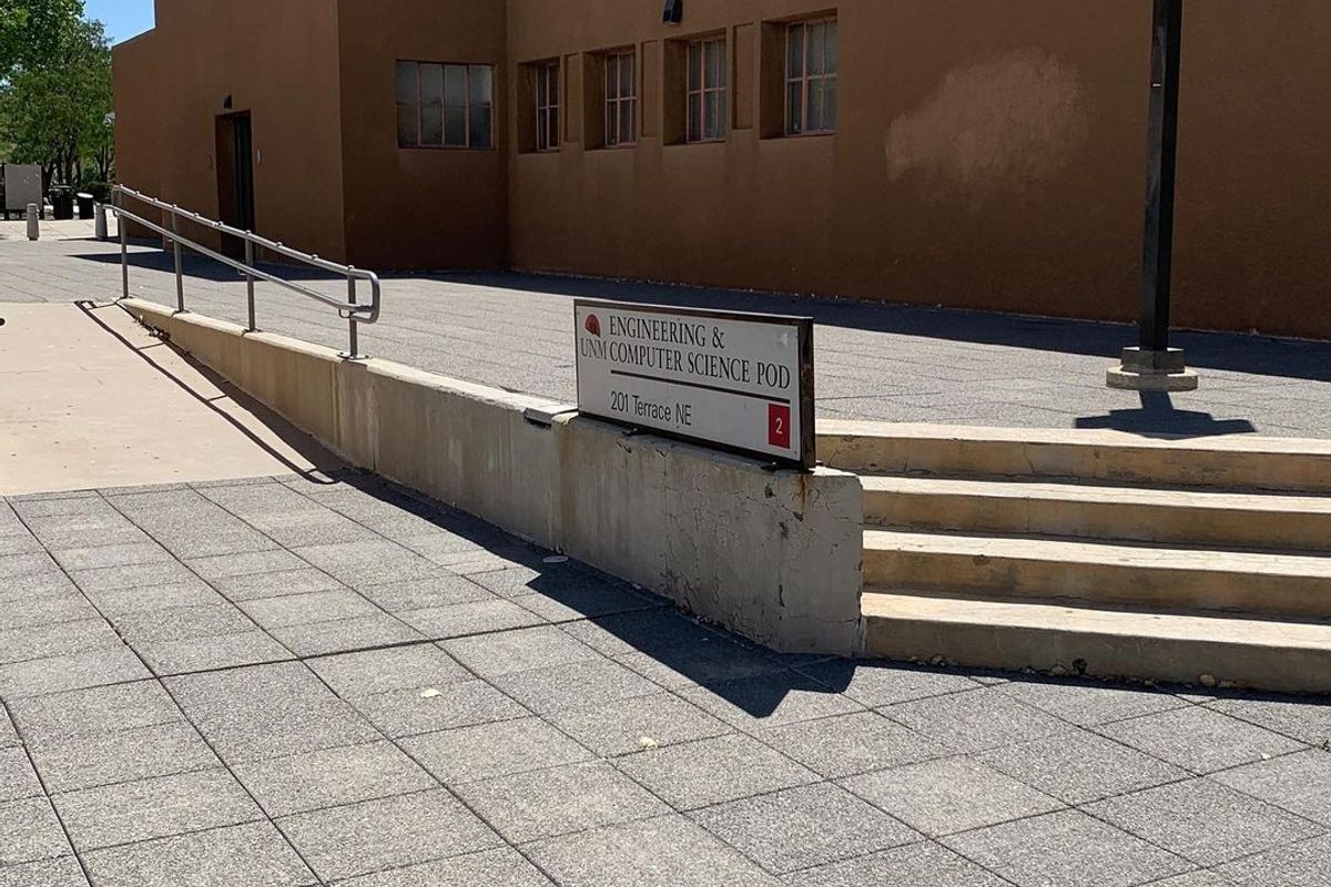 Image for skate spot UNM Engineering Sign Out Rail