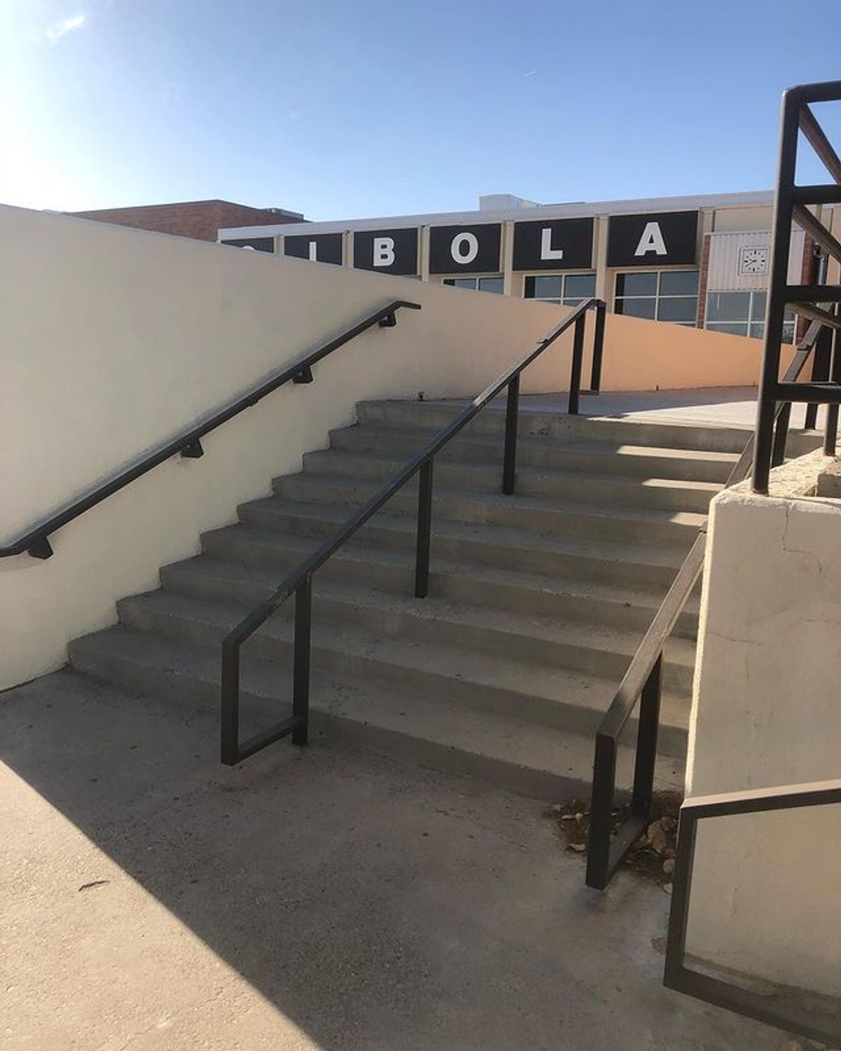 Image for skate spot Cibola High School - 9 Stair Rail