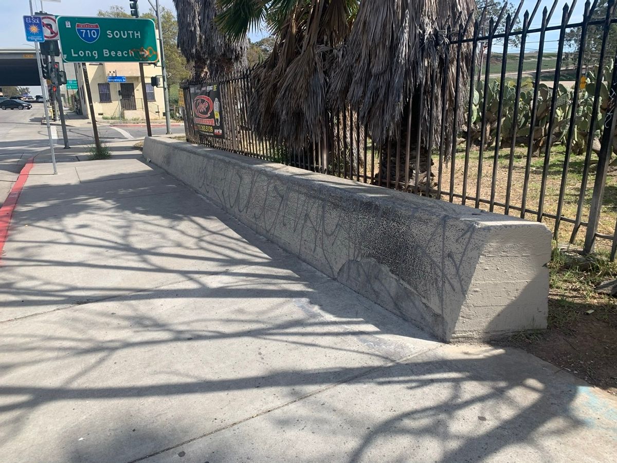 Image for skate spot Floral Dr - Ledge