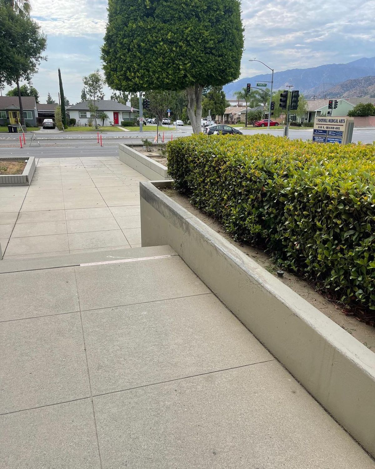 Image for skate spot Foothill Medical Arts Building - 7 Stair Out Ledge