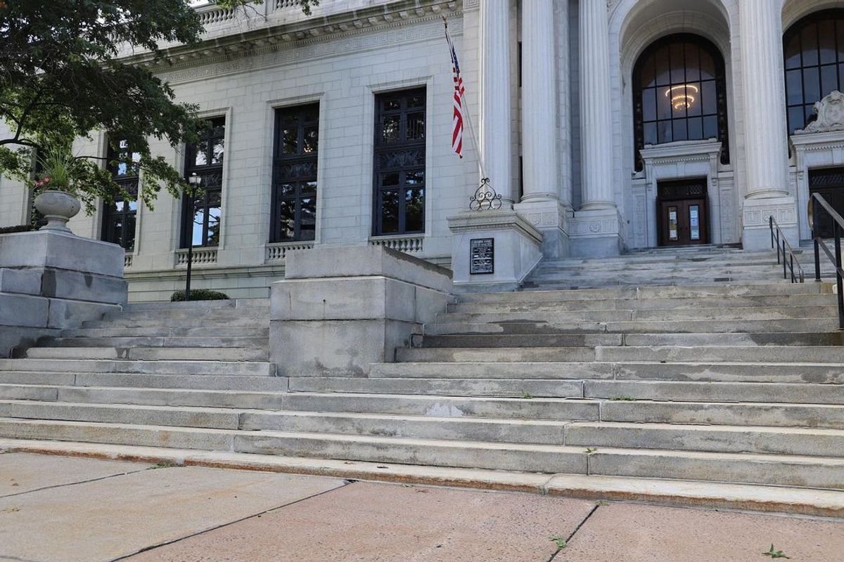 Image for skate spot Capitol Building - Out Ledge Stair Gap