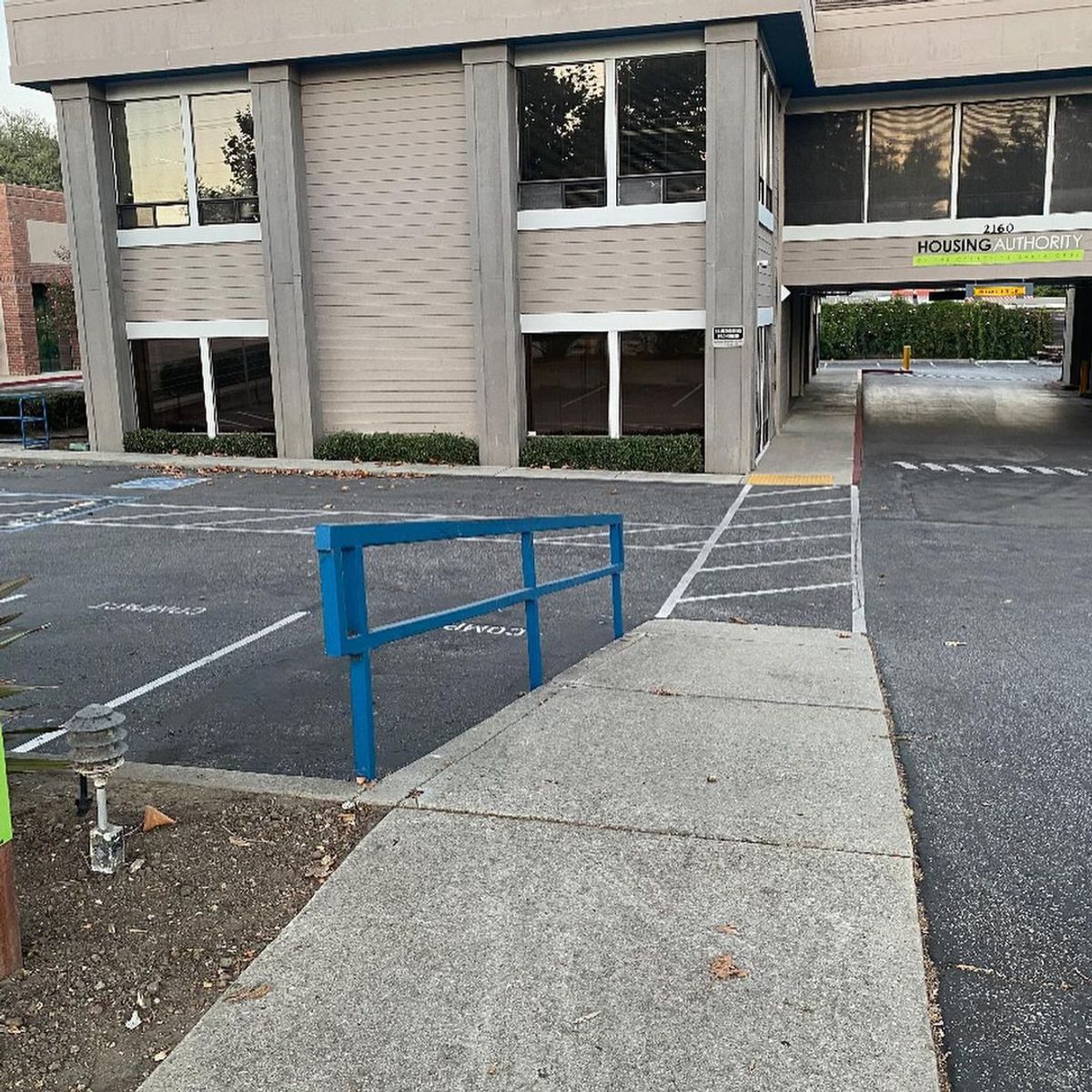 Image for skate spot Housing Authority - Down Rail