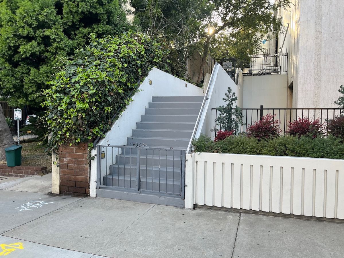 Image for skate spot Wilshire Blvd - 12 Stair Over Gate