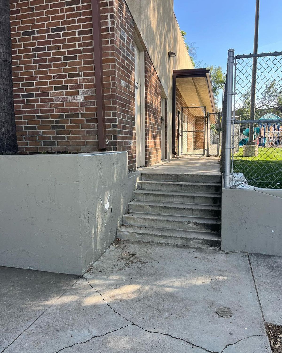 Image for skate spot Tarzana Recreation Center - 6 Stair Gap To Ledge