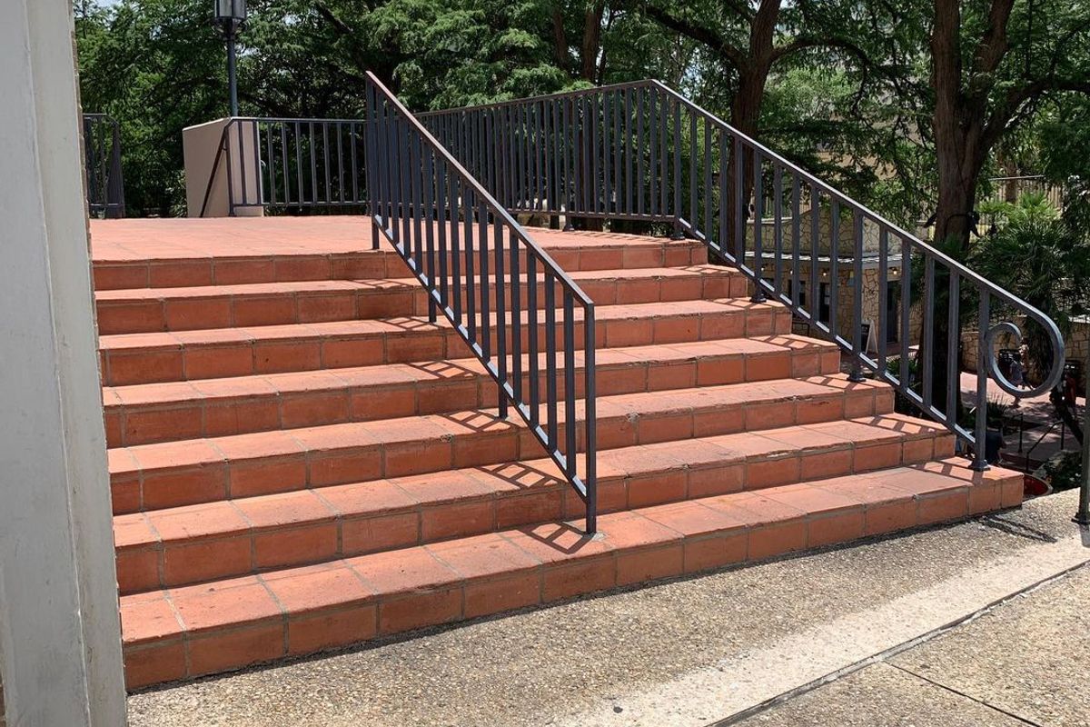 Image for skate spot Hilton 7 Stair Rail