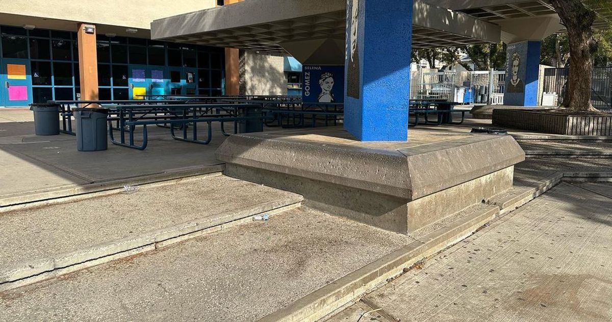 Image for skate spot Willard Intermediate School - Out Ledges