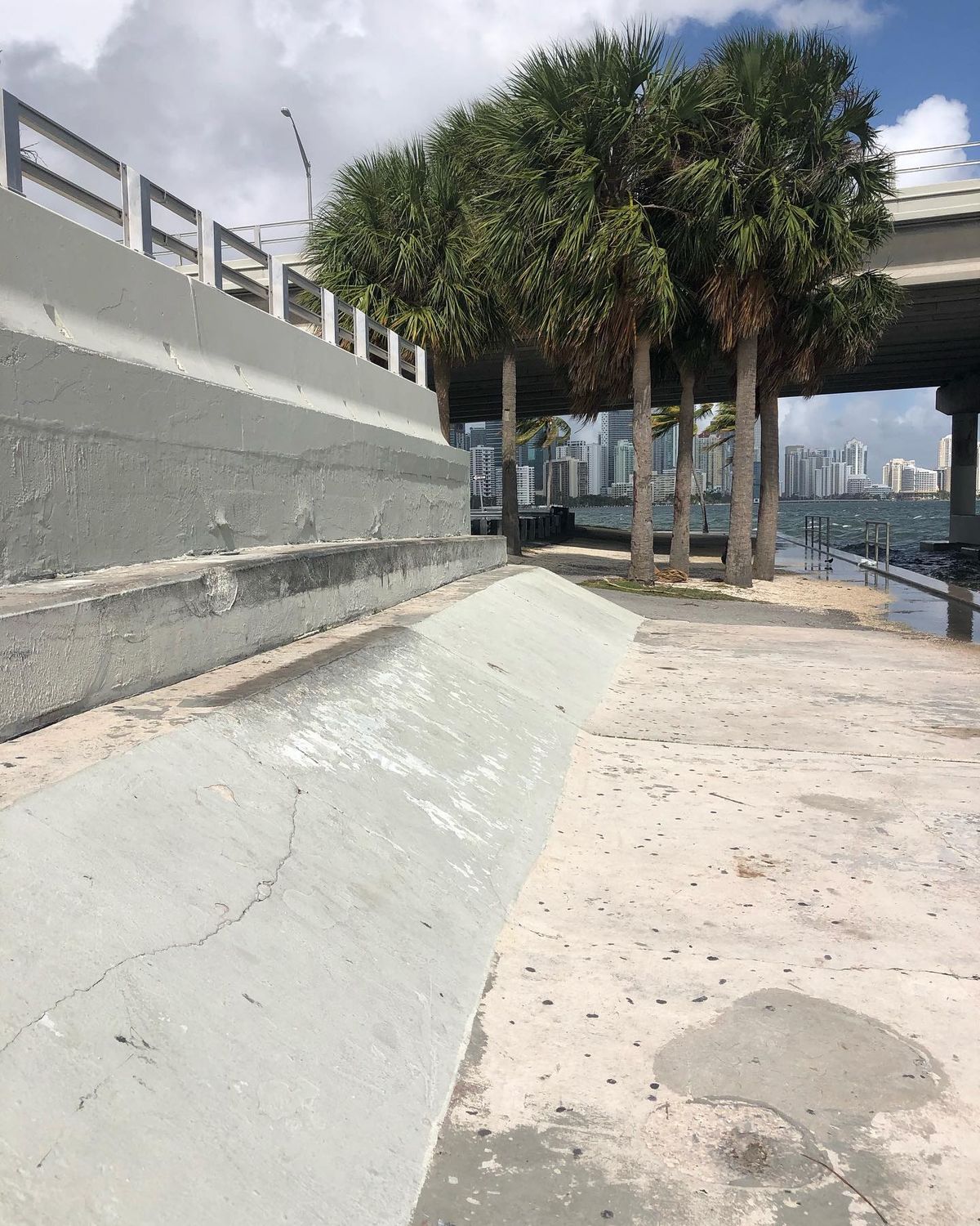 Image for skate spot Hobie Island - Bank To Ledge