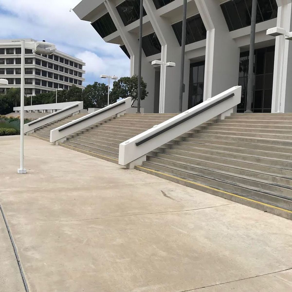 Image for skate spot Newport Center - 15 Stair Hubbas