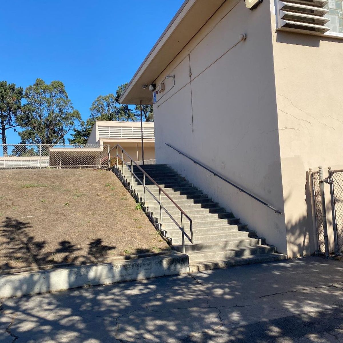 Image for skate spot Garden Village Elementary School 21 Stair Rail