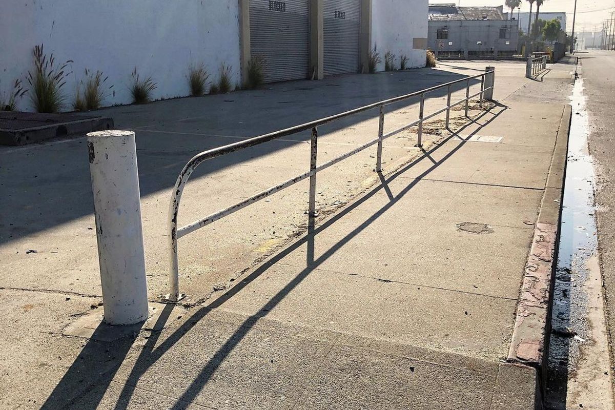 Image for skate spot E 26th St Bump To Rails