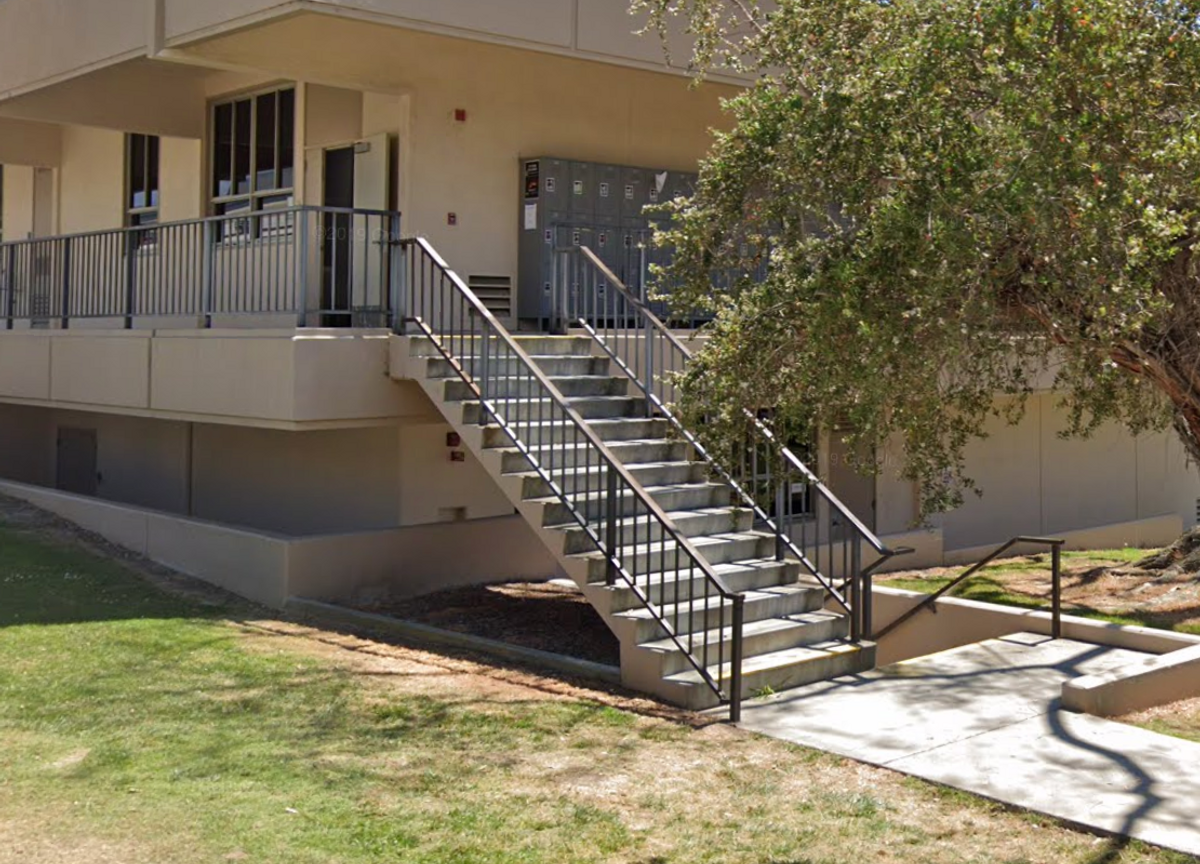 Image for skate spot Ventura College - 14 Stair