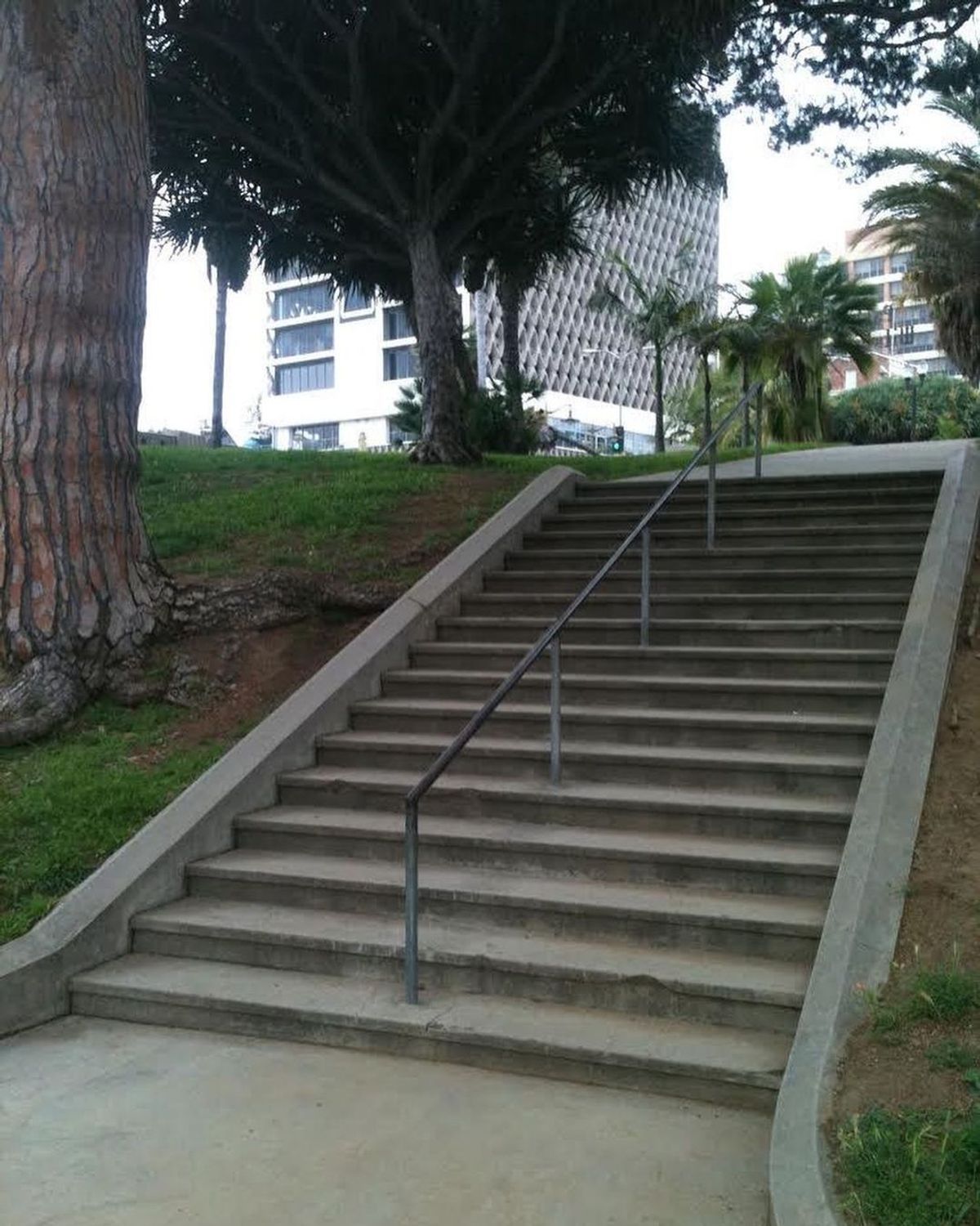 Image for skate spot MacArthur Park - 17 Stair Rail