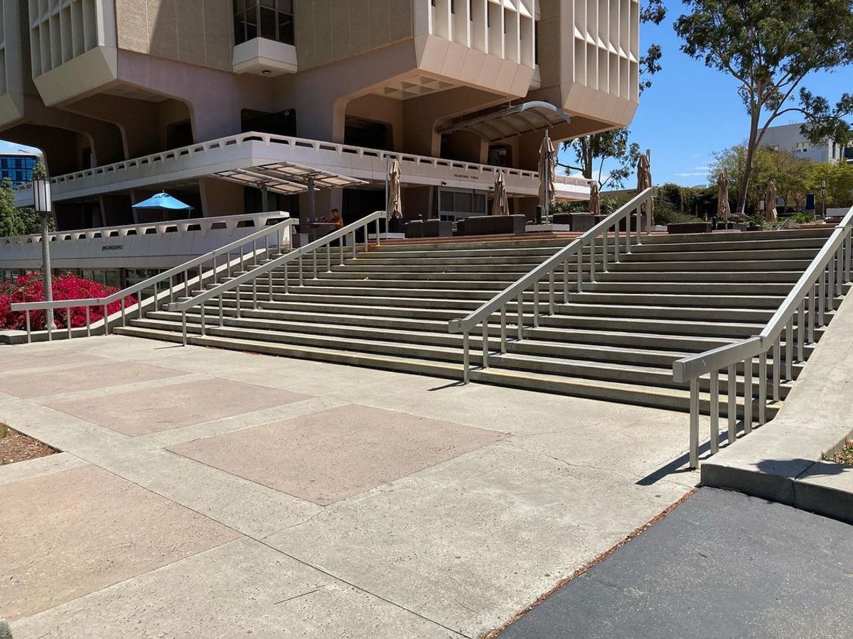 Image for skate spot UCI - 13 Stair Kink Rail