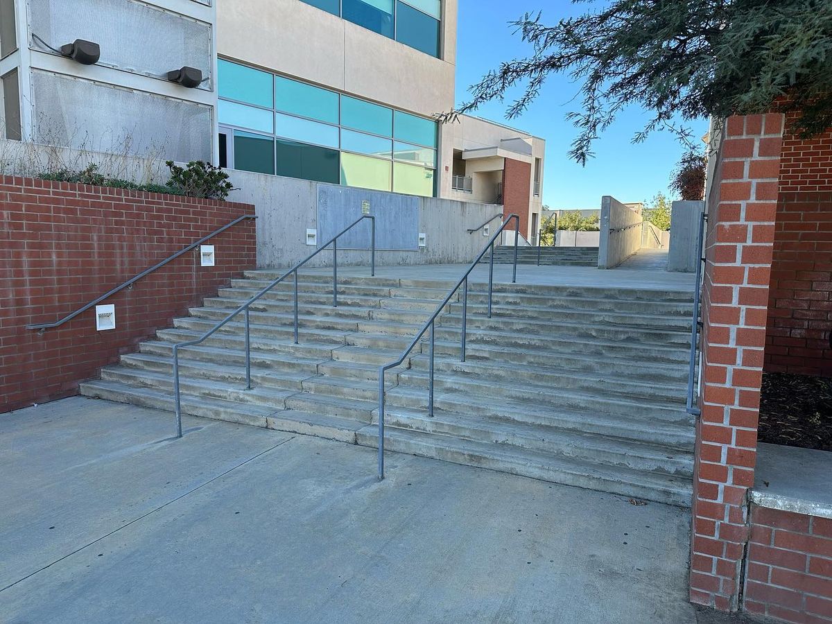 Image for skate spot Mount San Antonio College - 4 Then 11 Stair