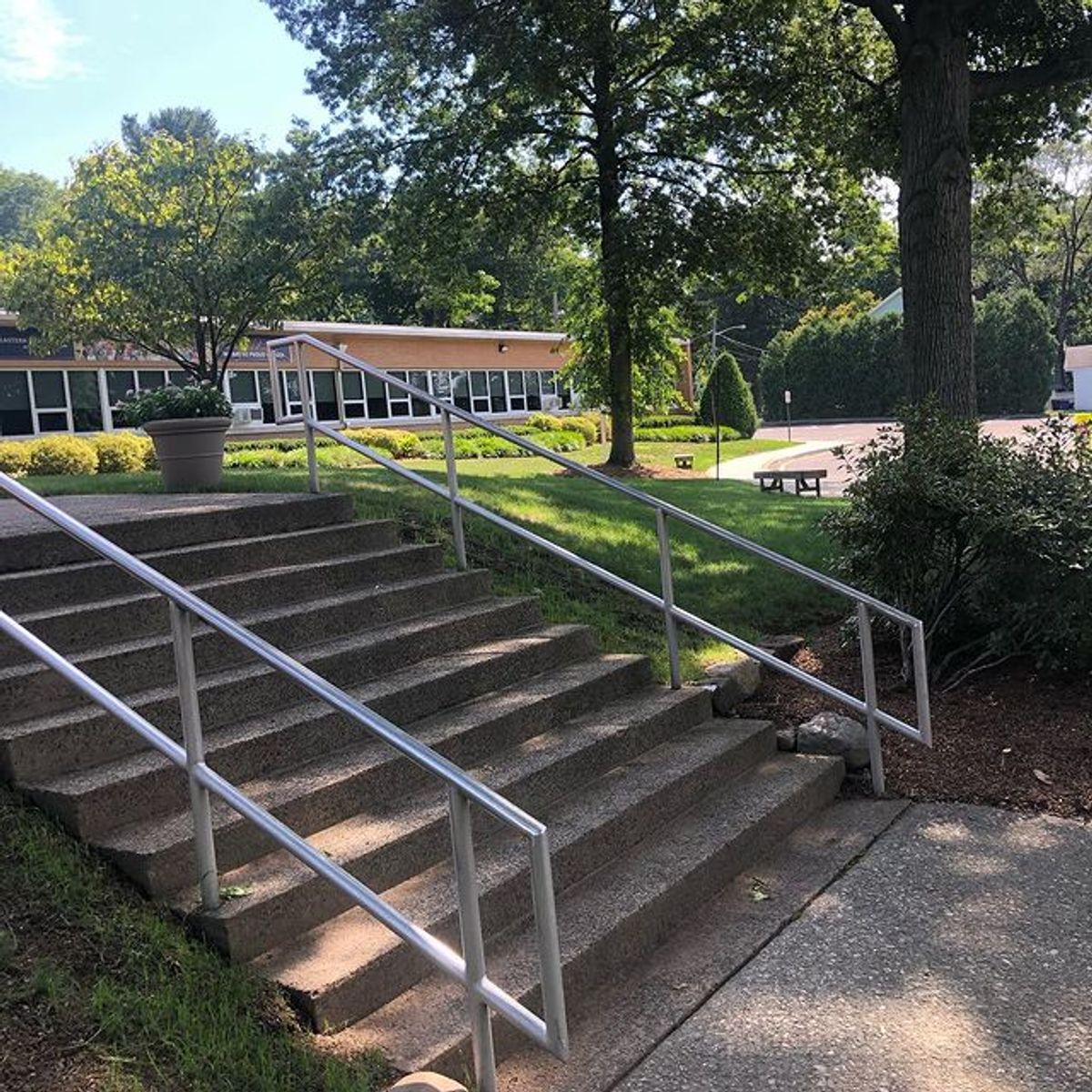 Image for skate spot Eastern Christian Elementary School 10 Stair Rail