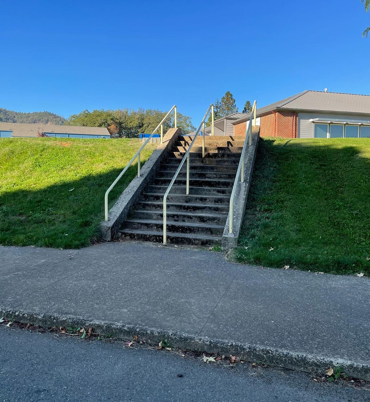 Image for skate spot Myrtle Creek Elementary School - 14 Stair Rail