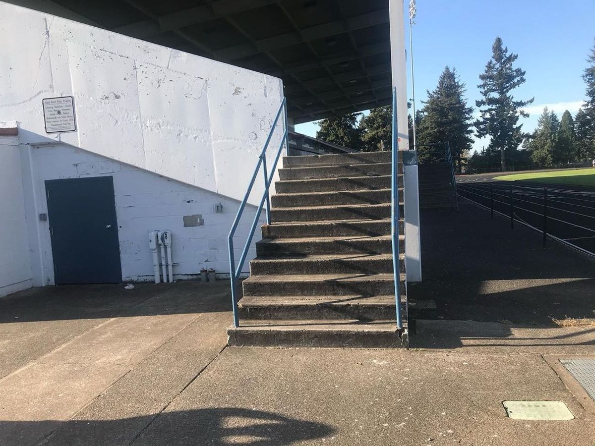 Image for skate spot Centennial High School - 11 Stair Rail