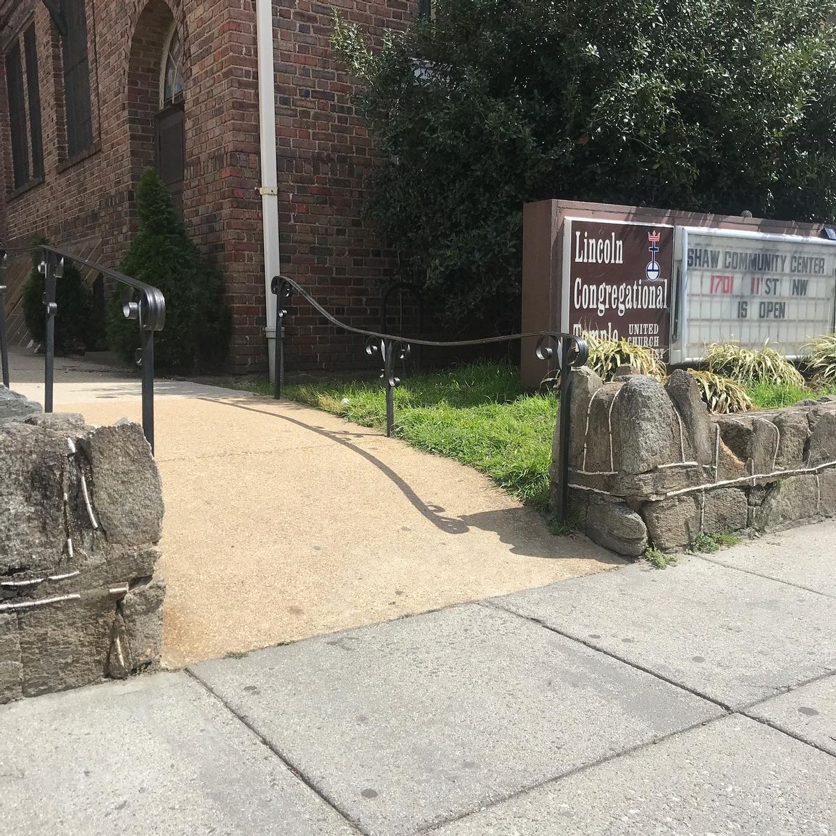 Image for skate spot Lincoln Temple - Bent Handicap Rail