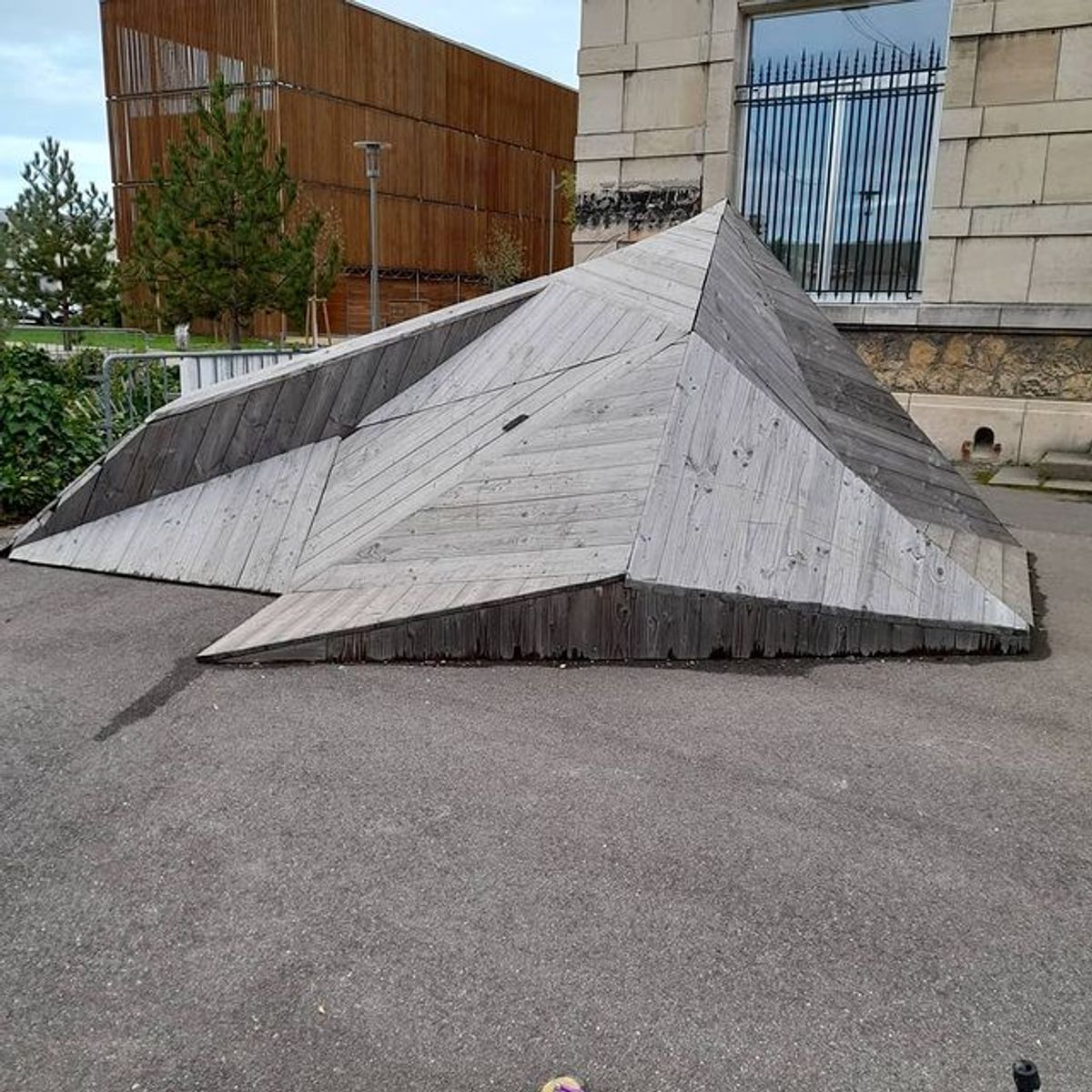 Image for skate spot Boulevard d'Austrasie Wood Art Bank