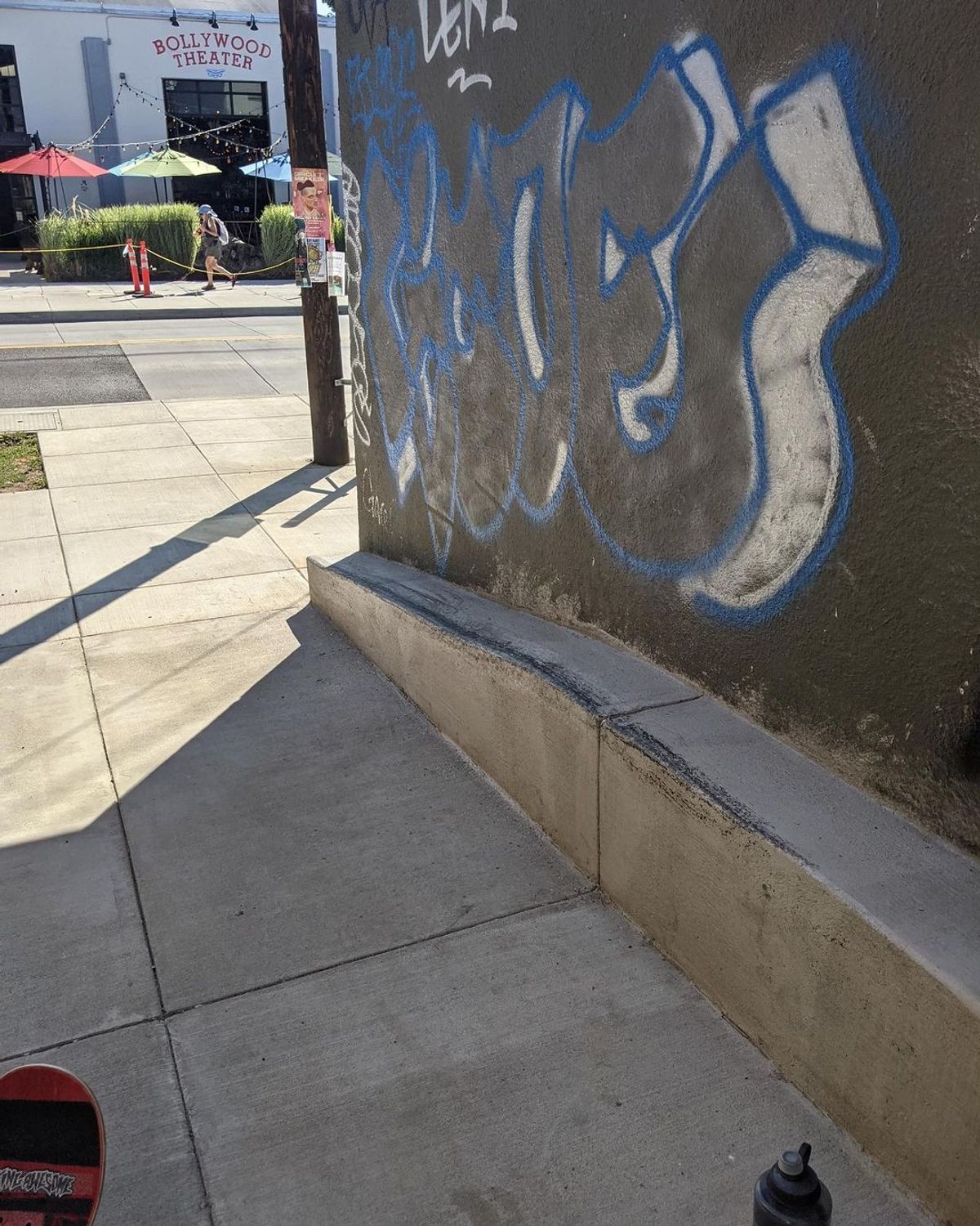 Image for skate spot Rudy's Barbershop - Ledge