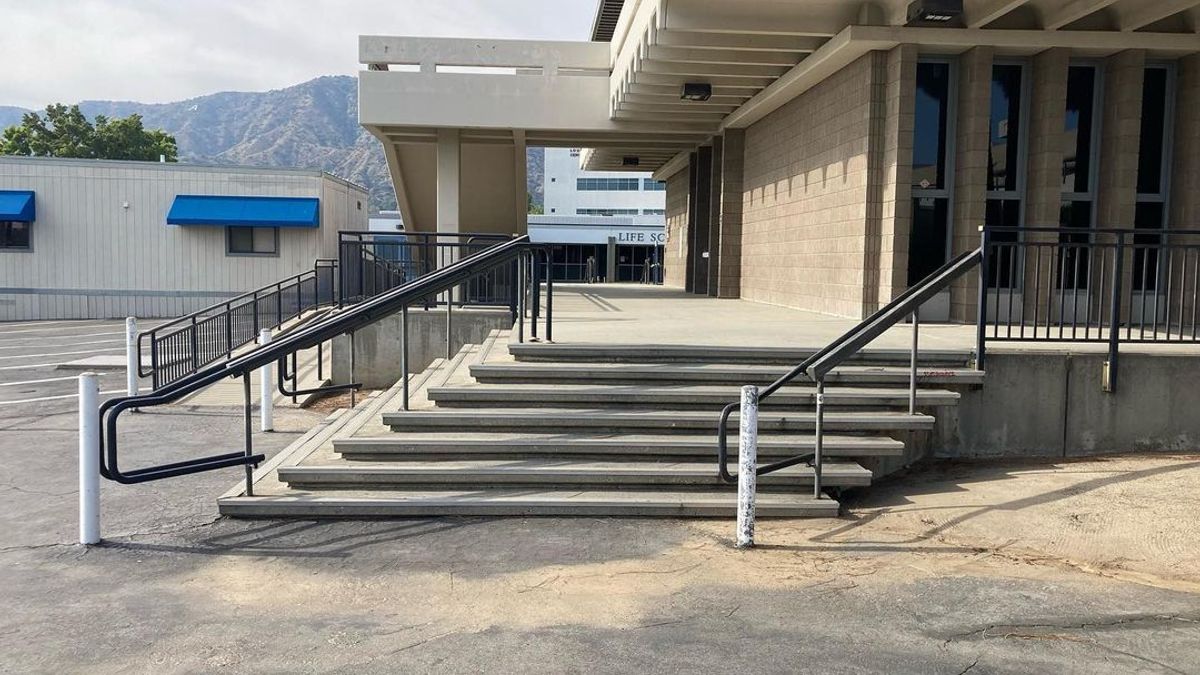 Image for skate spot Citrus College - 7 Stair Gap Over Rail