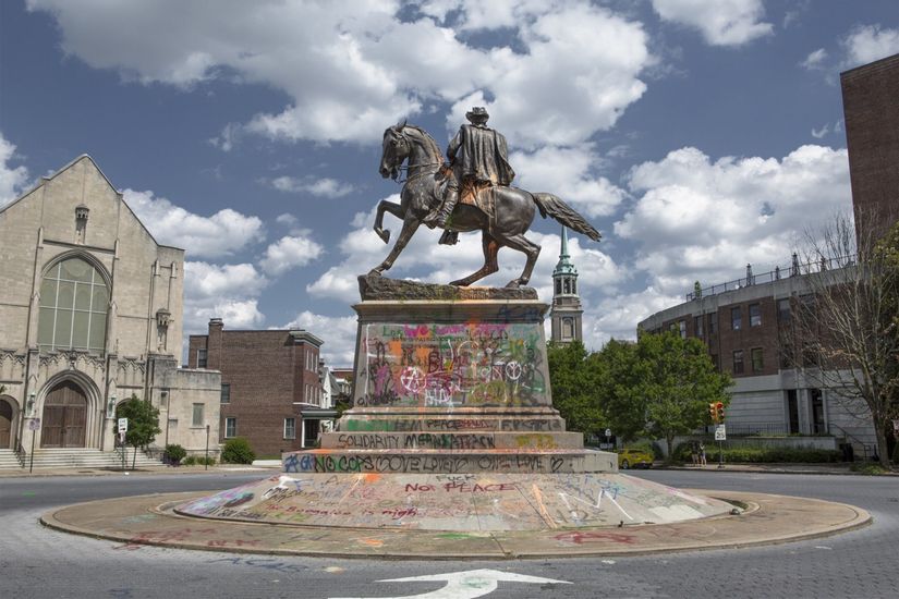 Stuart Circle Bank To Ledge - FindSkateSpots