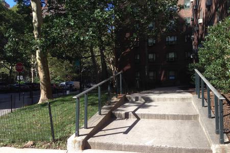 Preview image for Stuyvesant Long 3 Stair Rail