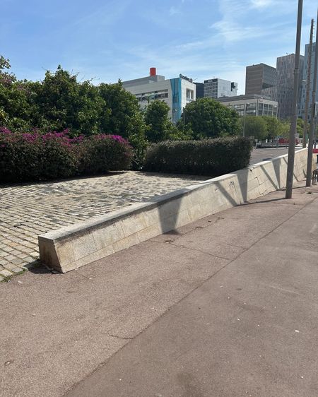 Preview image for Centre Cultural La Farinera del Clot - Ledge Then 4 Stair