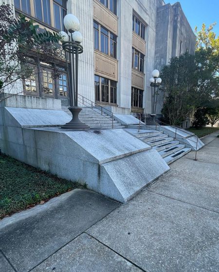 Preview image for Hinds County Courthouse - Banks