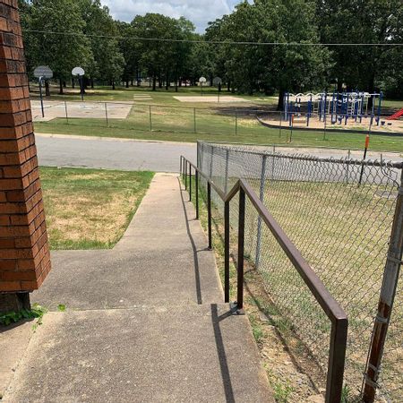 Image for skate spot Sylvan Hills Elementary School - Out Rail thumbnail 3