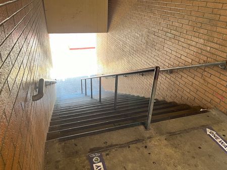 Image for skate spot Glendale High School - 21 Stair Rail thumbnail 2